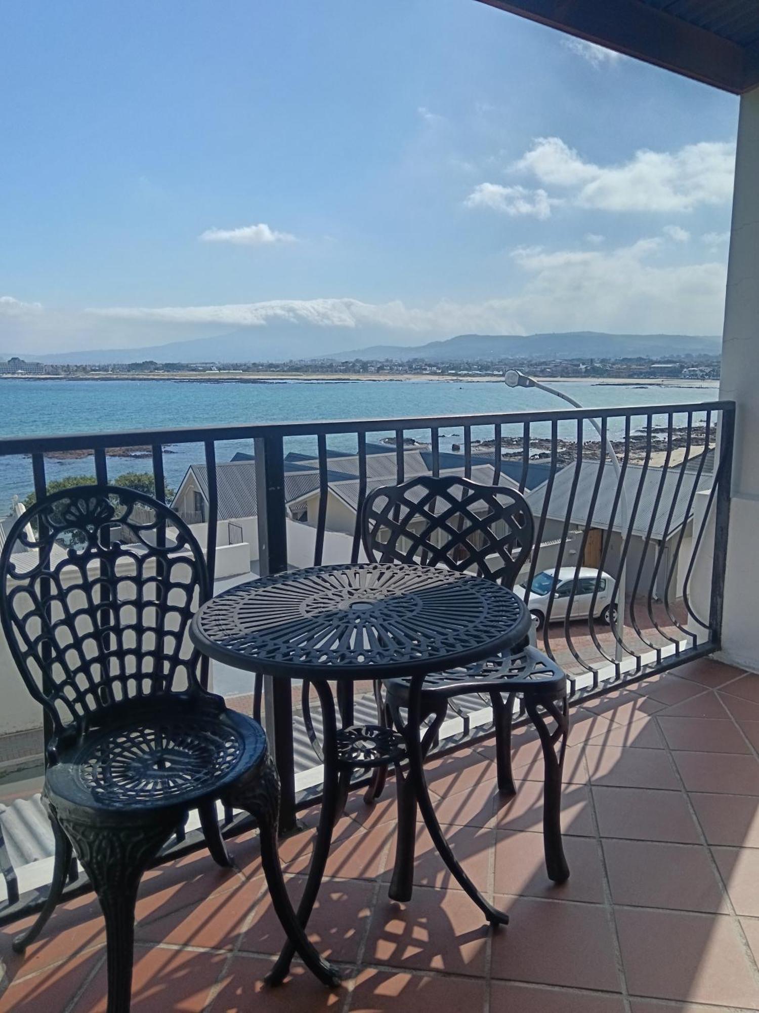 Berg En Zee Guesthouse Gordons Bay Exterior photo