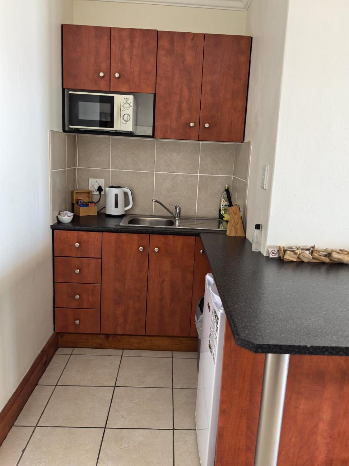 Berg En Zee Guesthouse Gordons Bay Exterior photo